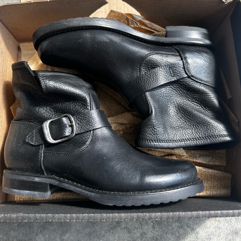 NEW FRYE VERONICA BOOTIE BLACK BUTTERY SOFT GENUINE LEATHER BOOTS SZ 7.5 - Picture 8 of 15